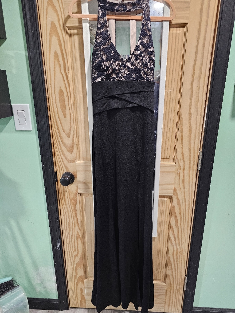 Black Lace Bodice Halter Evening Dress - Emerald Sundae